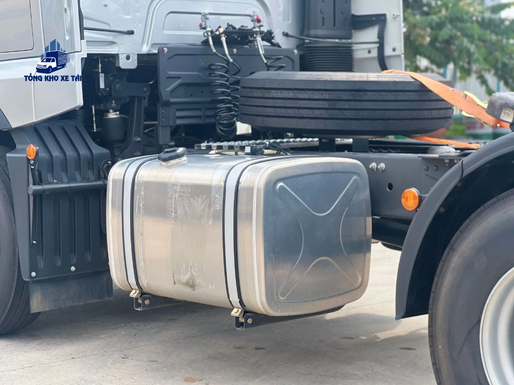 Đầu kéo 1 cầu Chenglong H5V 310Hp