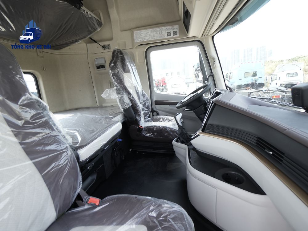 Đầu kéo Chenglong 450Hp cabin HK