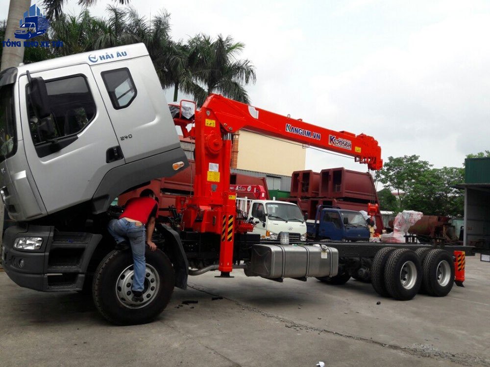 xe chenglong 3 chân gắn cẩu kanglim 7 tấn