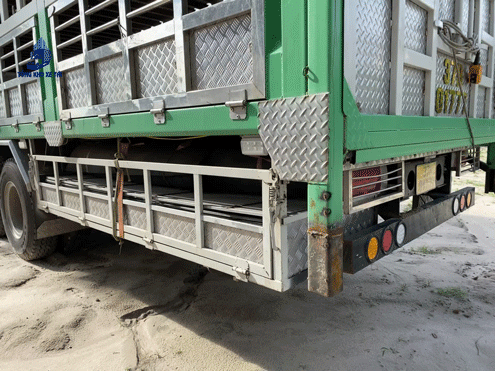 xe tải thùng 4 chân chở trâu bò