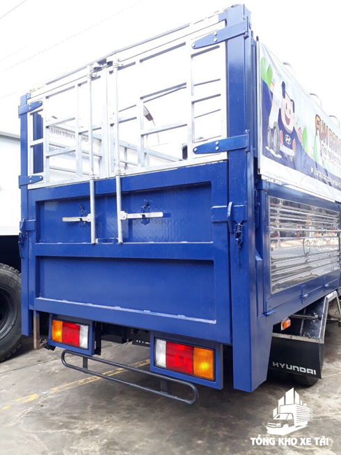 xe tải hyundai 2.5 tấn thùng mui bạt bửng nâng